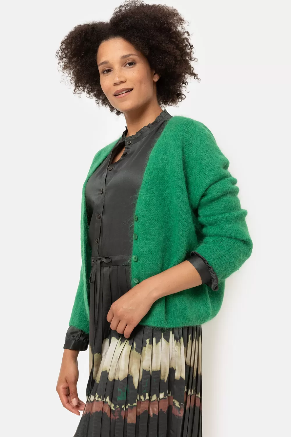 E Harige Cardigan Met V-Hals En Knopen-Terre Bleue Shop