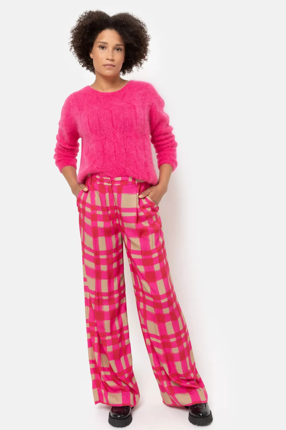 Fuchsia-Bruin Geruite Broek Met Wijde Broekspijp-Terre Bleue Fashion