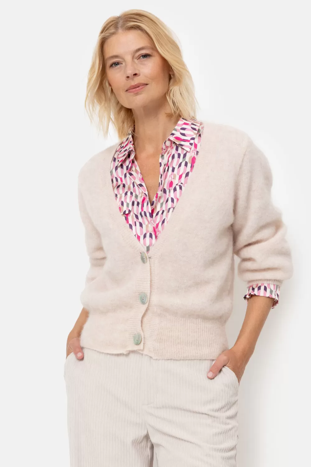 Korte Lichtbeige Cardigan Met V-Hals En Knopen-Terre Bleue Best Sale