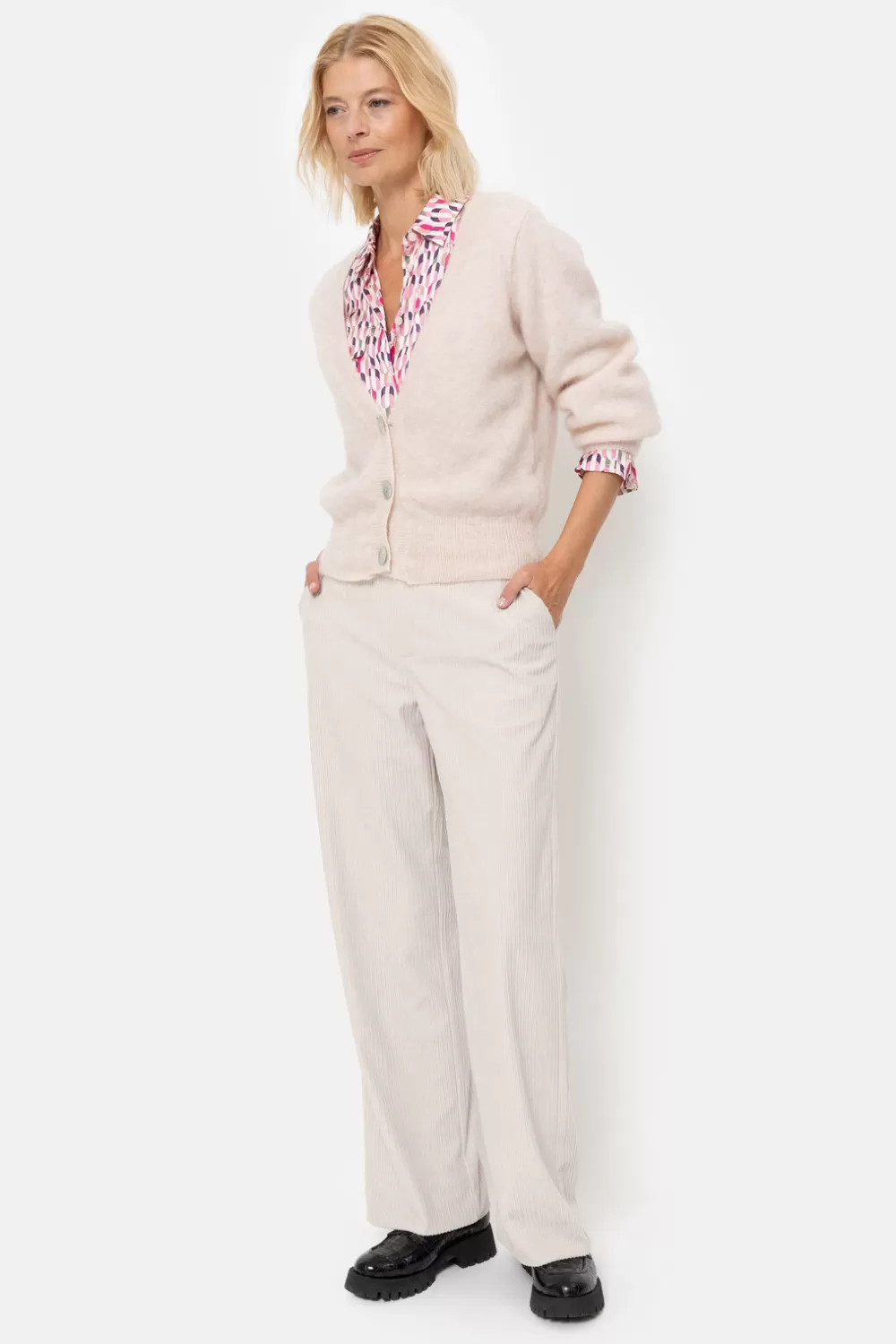 Korte Lichtbeige Cardigan Met V-Hals En Knopen-Terre Bleue Best Sale